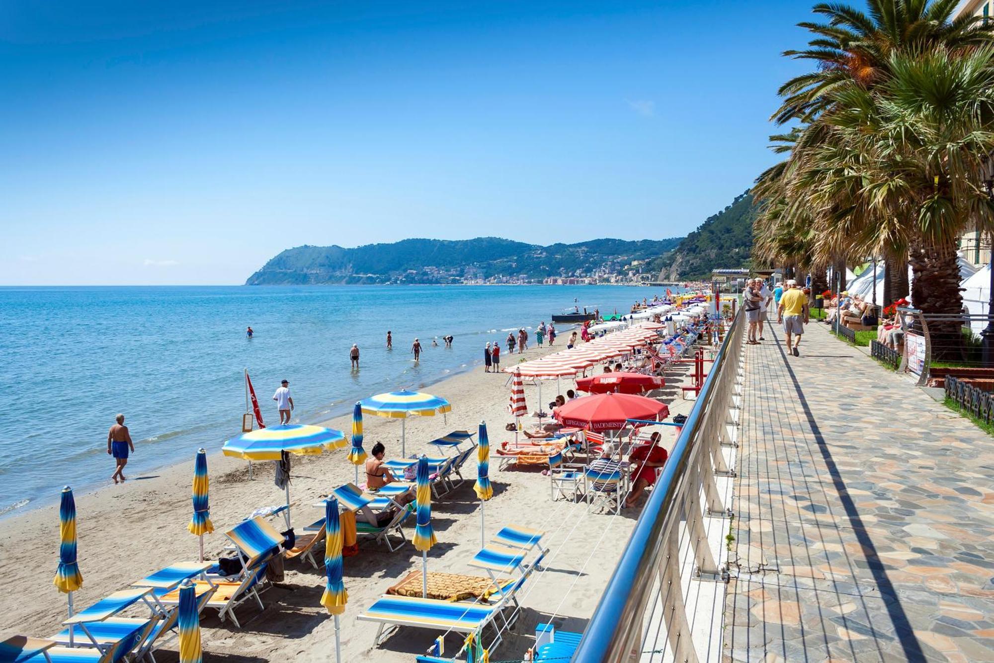 La Casa Sulla Spiaggia - On The Beach- Happy Rentals Alassio Exterior photo